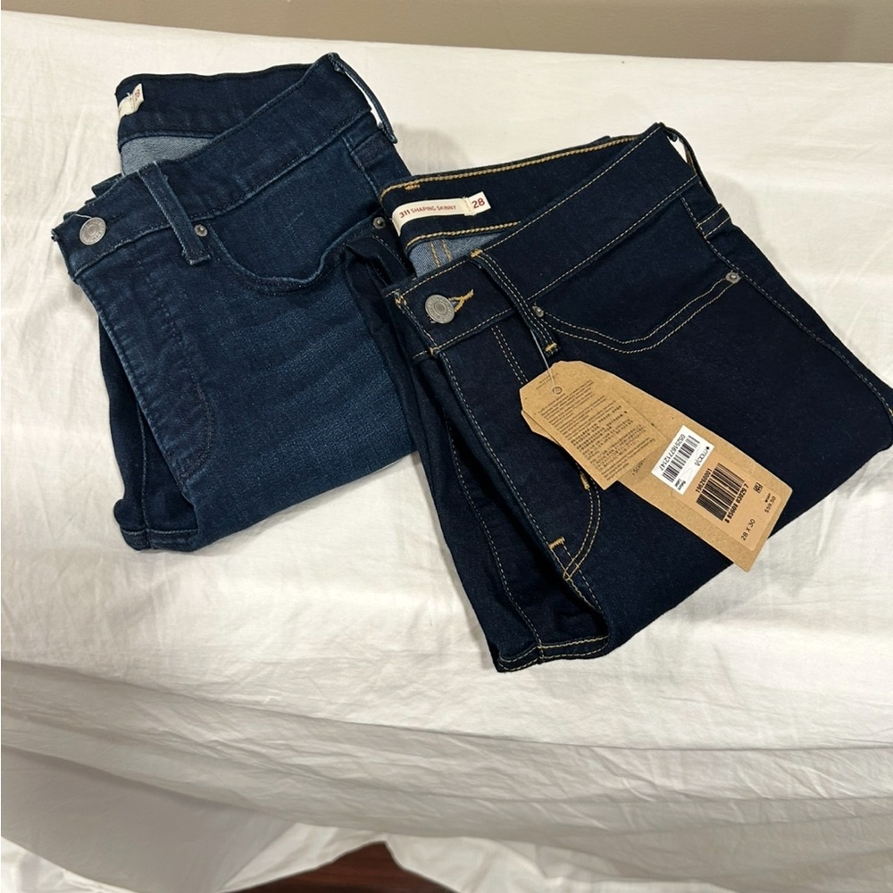 Levi's Women's Dark Blue and Medium Blue Skinny Jeans